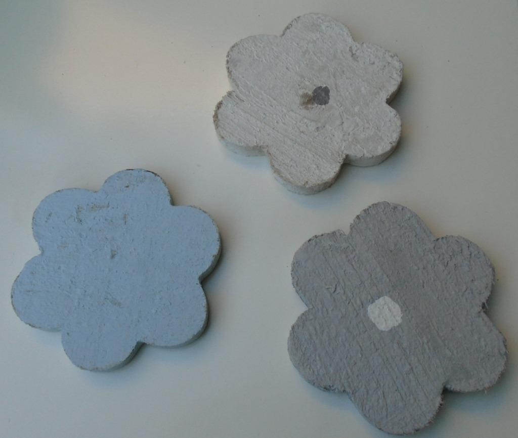 BLOEMEN HOUT 3 STUKS DIA 10 CM NIEUW, Huis en Inrichting, Ophalen of Verzenden, Nieuw, Binnen