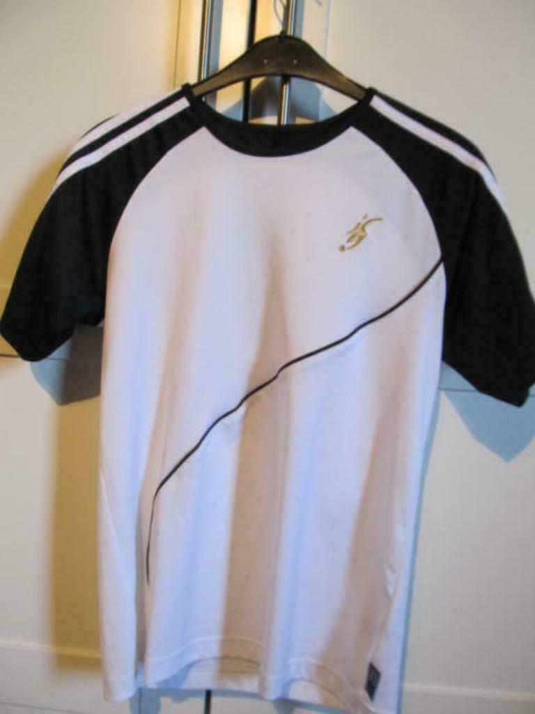 3 T-shirts Sport Maat 158-164 Adidas, Enlèvement ou Envoi, Comme neuf, Garçon, Vêtements de sport ou Maillots de bain