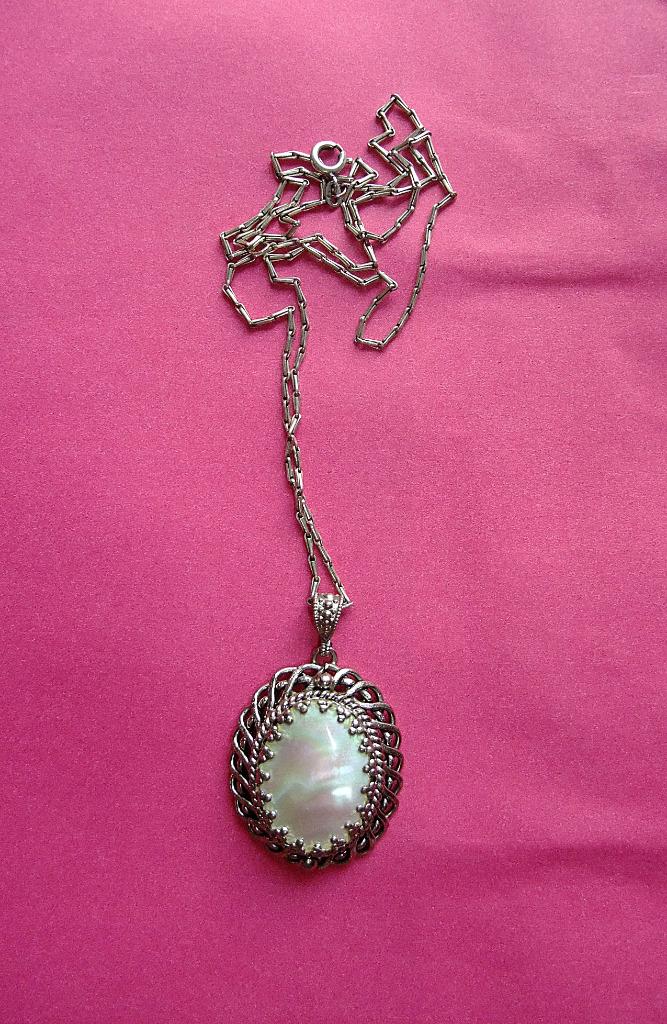 Vintage halsketting met hanger met parelmoer, Ophalen of Verzenden, Gebruikt