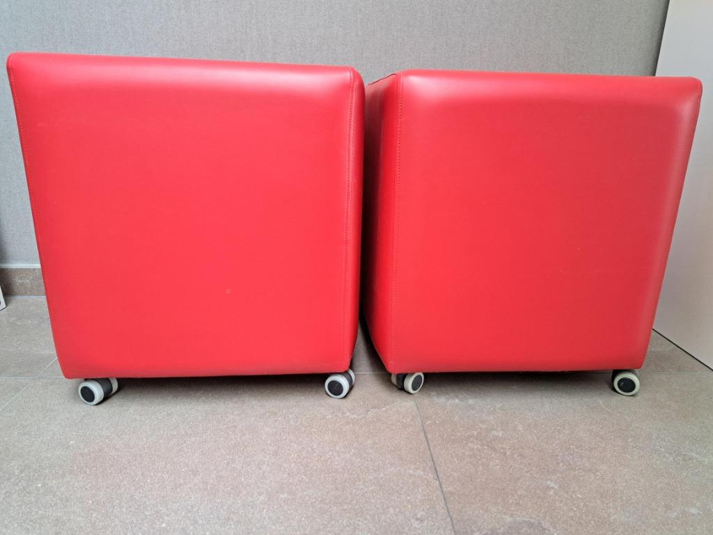 2 poufs rouges sur roues, Enlèvement, Comme neuf, Carré