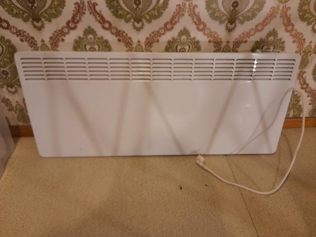 Convecteur mural CWM 3000 P (avec prise), Bricolage & Construction, 800 watts ou plus, Enlèvement, Utilisé, 150 cm ou plus