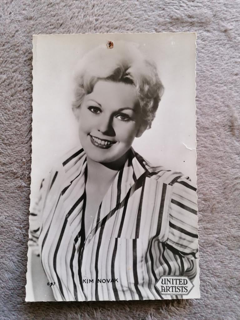 Fotokaart kim Novak, Envoi