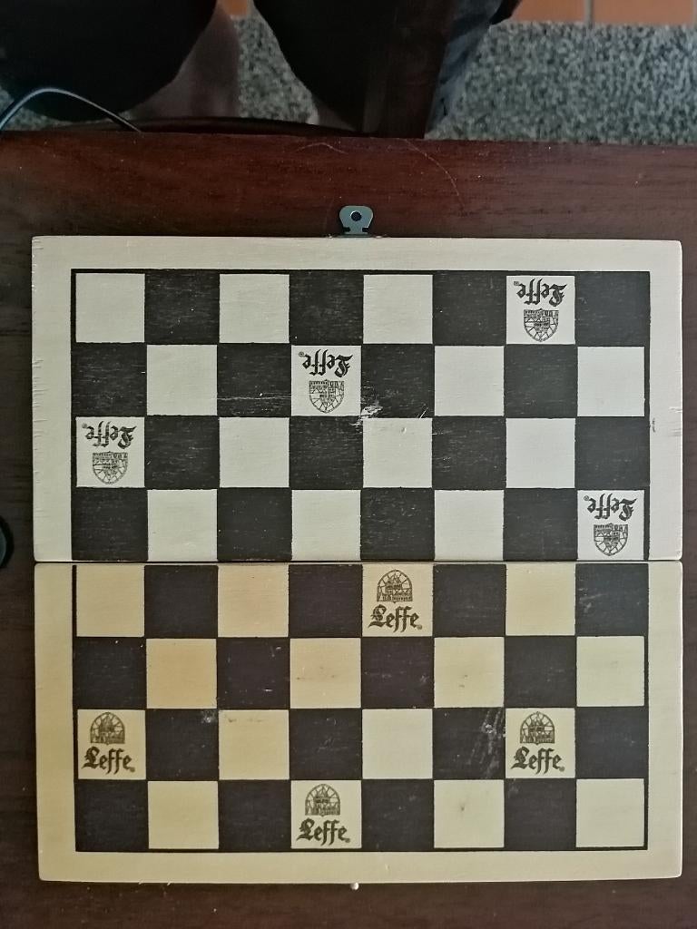 Schaakspel “Leffe” als doosje uitgevoerd, Een of twee spelers, Ophalen of Verzenden, Zo goed als nieuw