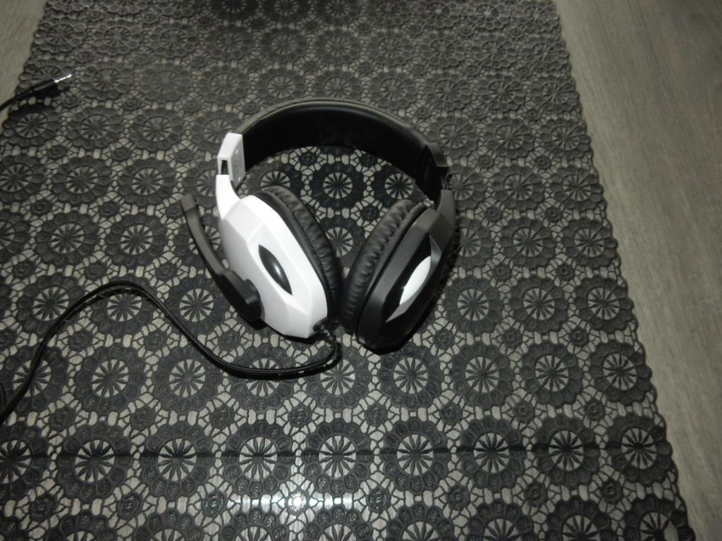 nr.884 - Hoofdtelefoon qware met microfoon, Ophalen of Verzenden, Zo goed als nieuw, Op oor (supra aural)
