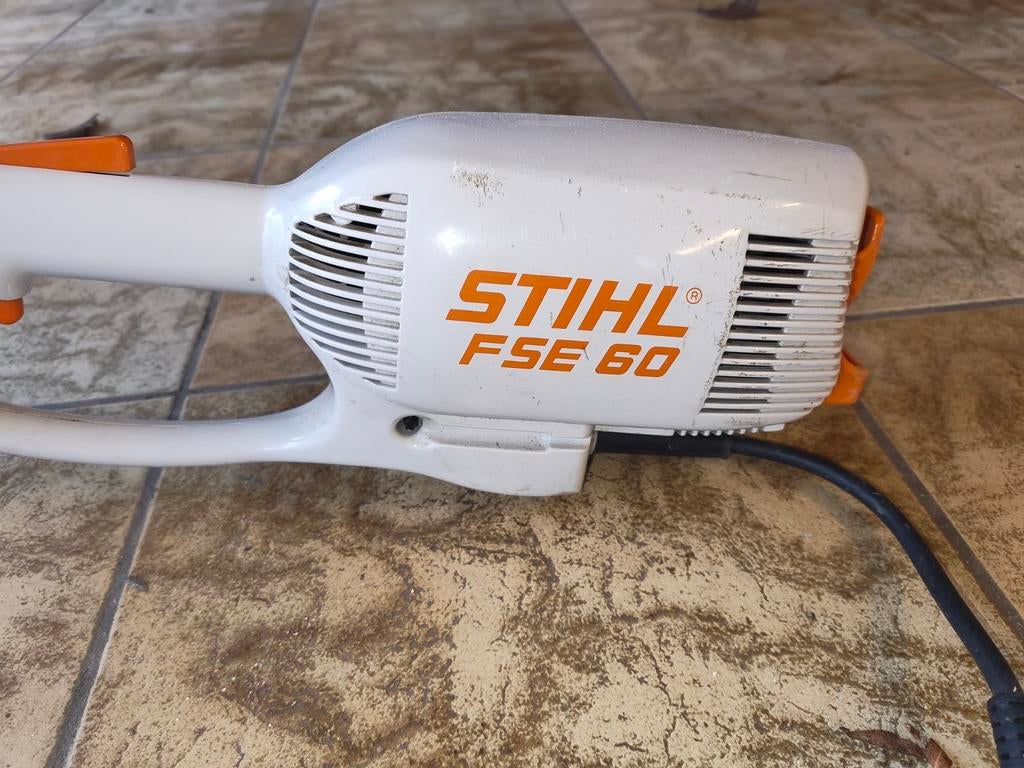 Stihl elektrische kanten maaier FSE 60, Ophalen