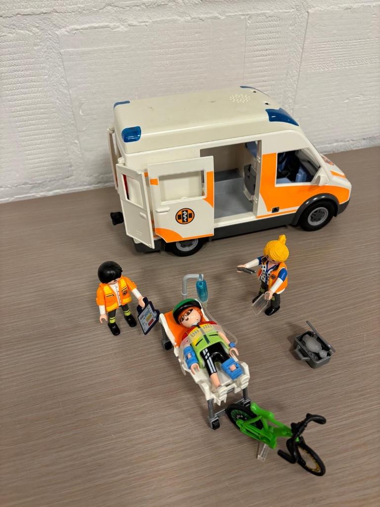 Playmobil - ziekenwagen + extra personages, Kinderen en Baby's, Speelgoed | Playmobil, Ophalen, Zo goed als nieuw
