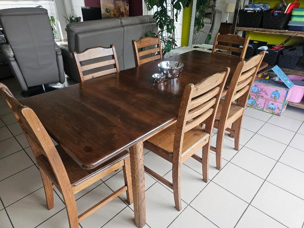 GRATIS tafel vol hout en 6 stoelen en buffetkast, Ophalen, Gebruikt, Grenenhout