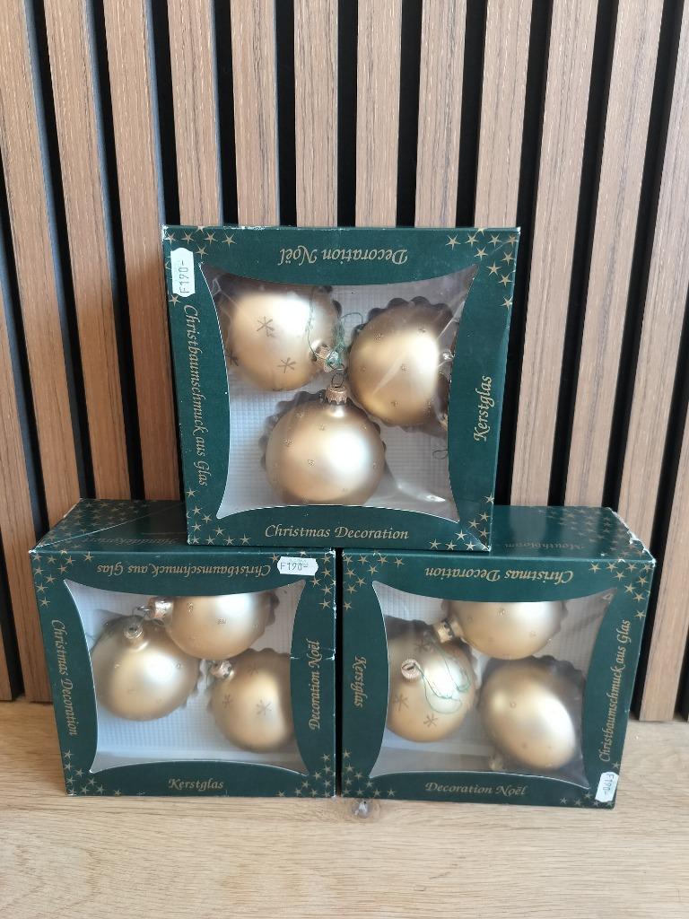 Negen Gouden Glazen Kerstballen, Ophalen, Gebruikt