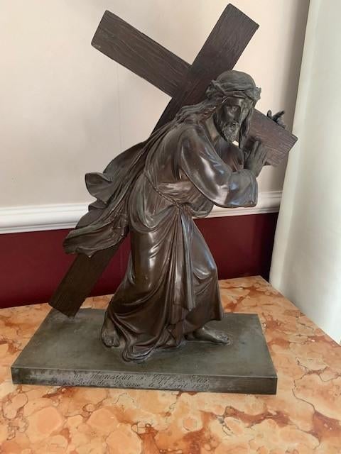 sculpture « Le Christ porte la croix », Antiquités & Art, Enlèvement