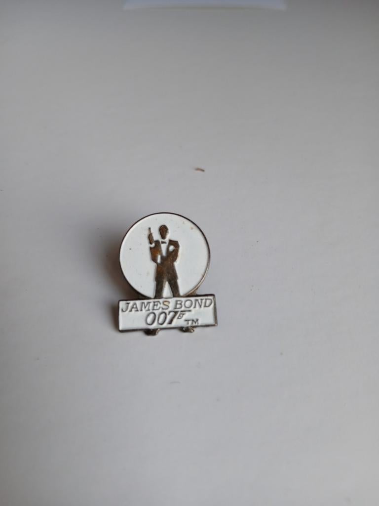 Pin's James Bond, Enlèvement ou Envoi, Comme neuf, Autres sujets/thèmes, Insigne ou Pin's
