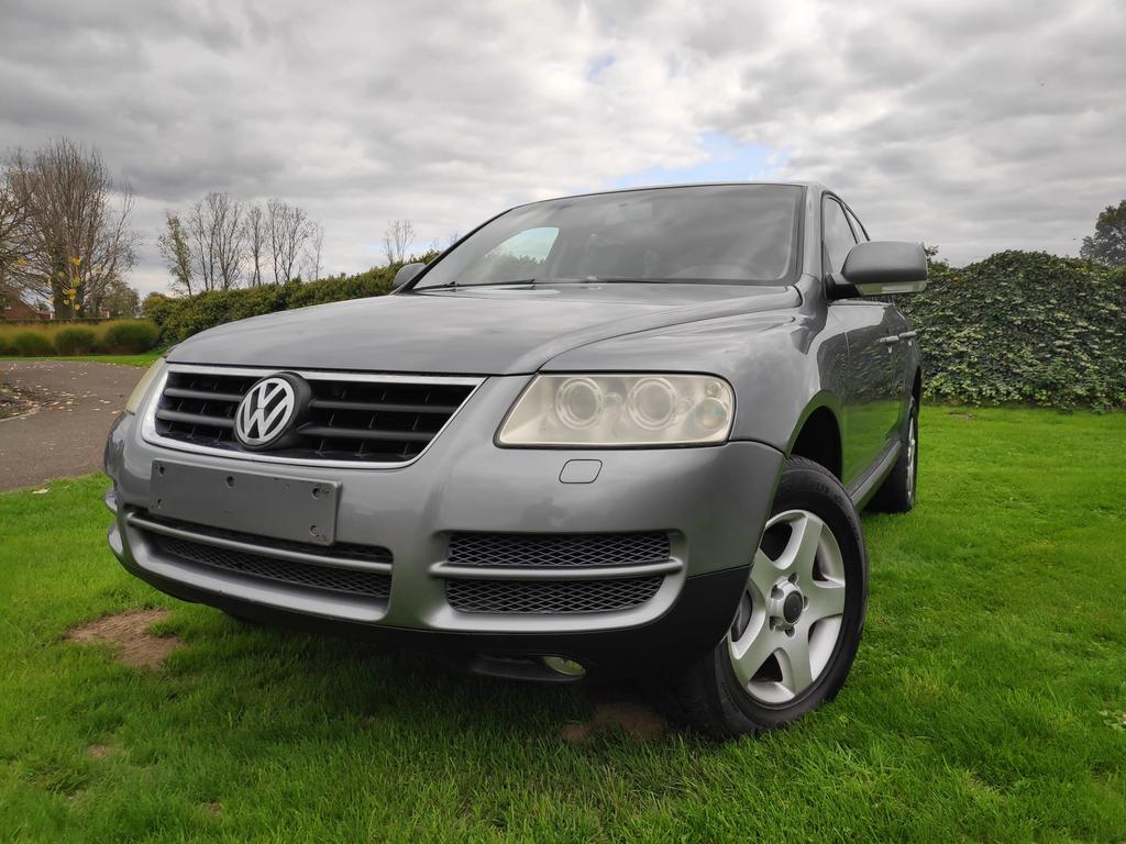 Volkswagen Touareg 3.2 Essence 225ooo km 2ème propriétaire, Autos, Argent ou Gris, Achat, Entreprise, Carnet d'entretien