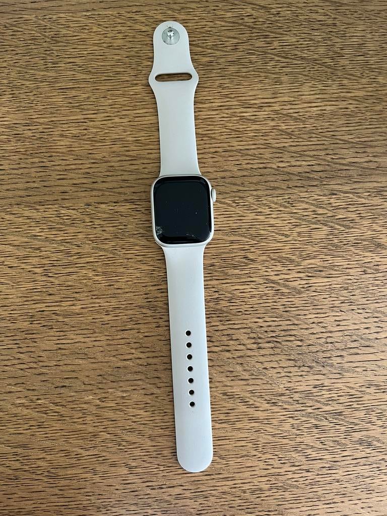 Apple Watch Series 8 goud met gloednieuwe band maat L, Handtassen en Accessoires, Smartwatches, Ophalen, Zo goed als nieuw