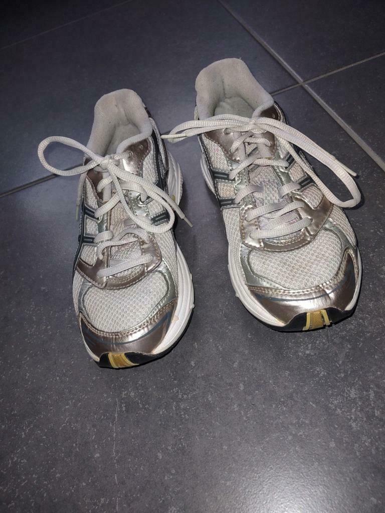 grijze loopschoenen - Asics - maat 36, Ophalen, Zo goed als nieuw, Jongen of Meisje, Sportschoenen