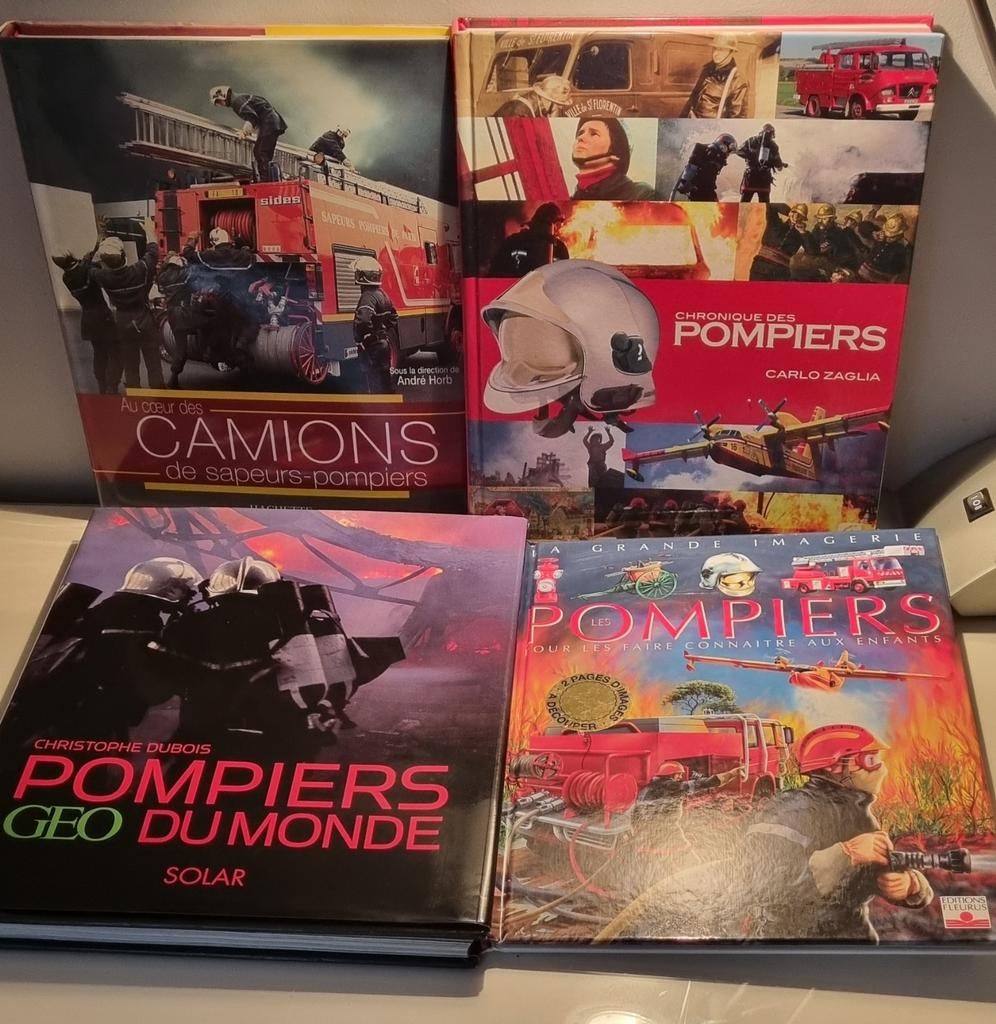 Lot de 6 livres sur le métier de pompiers., Ophalen, Zo goed als nieuw