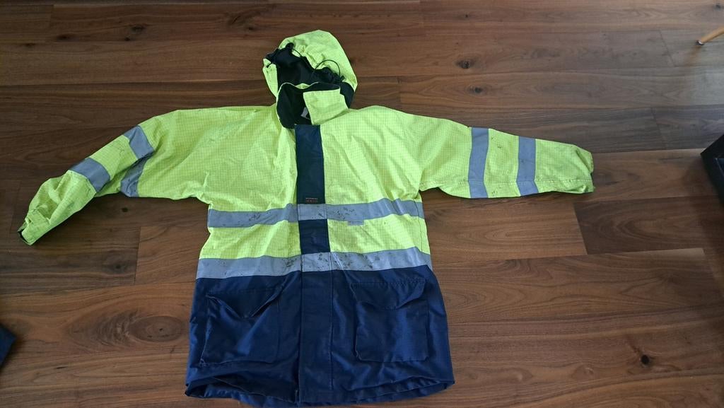 4 IMPERMÉABLES IGNIFUGES ET ANTISTATIQUES DE SIGNALISATION, Enlèvement ou Envoi, Neuf, Manteau