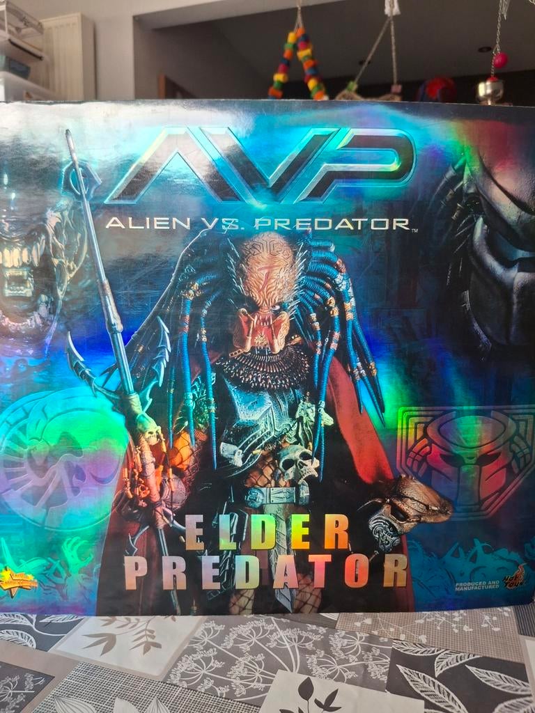 Hot toys elder predator avp, Verzamelen, Ophalen of Verzenden, Zo goed als nieuw, Actiefiguur of Pop