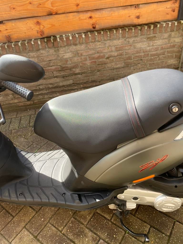 Piaggio Zip 4-takt | 6800 km | Donkergroen | Helm & Slot, Zip, Enlèvement, Utilisé, Classe A (25 km/h)