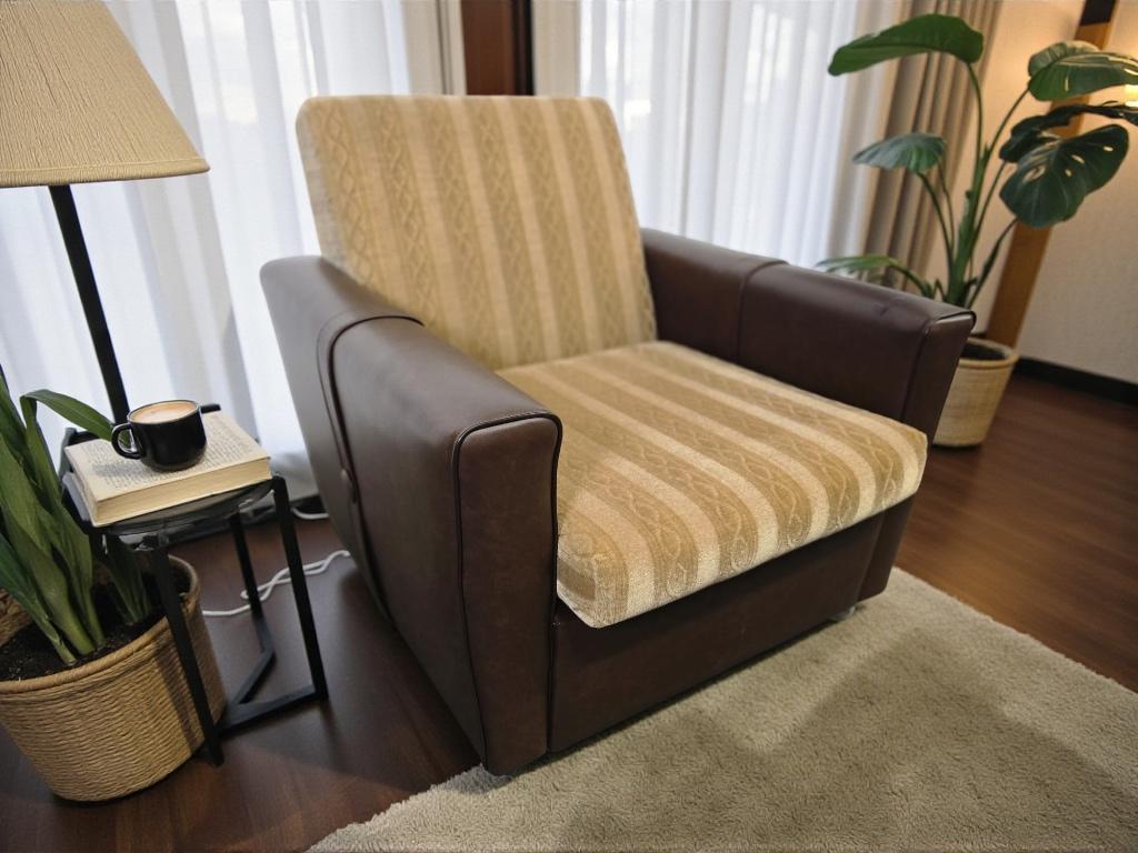 vintage skaibruine fauteuil / éénzit / zetel, Antiek en Kunst, Ophalen