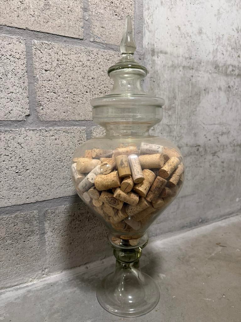 Glazen hoge stolp met wijnkurken, Ophalen, Gebruikt