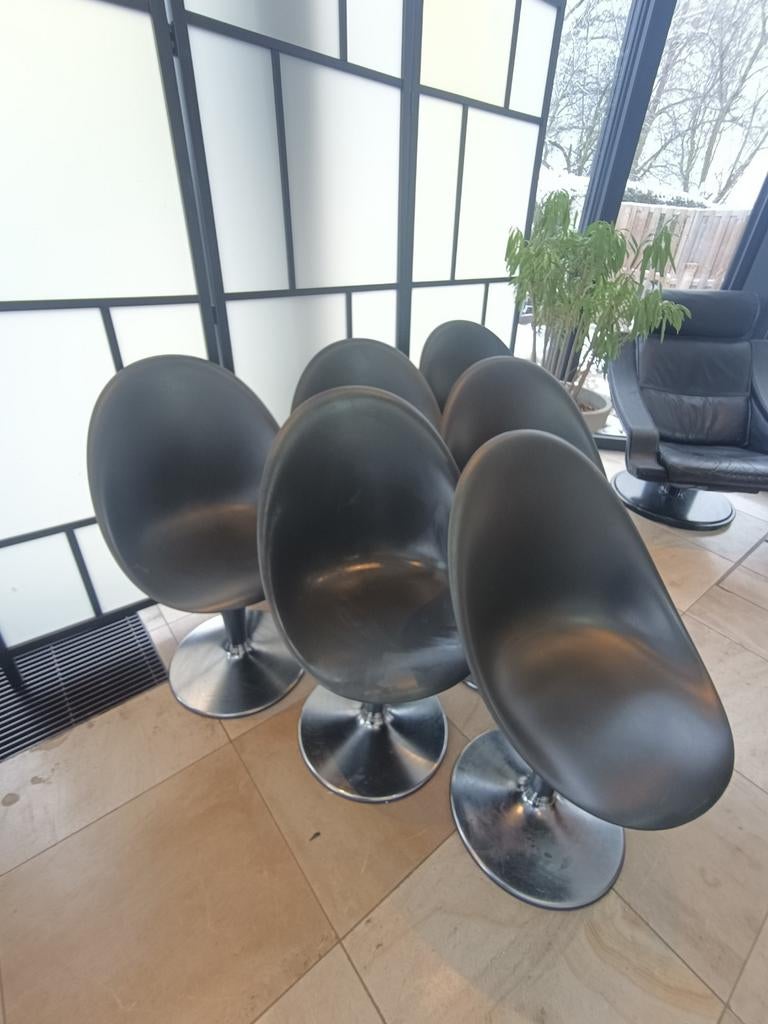 6 x  Magis Bombo +verlengbare  ronde tafel, Huis en Inrichting, Ophalen, Gebruikt, Grijs, Metaal