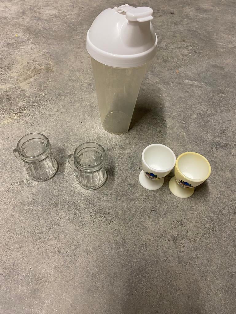 Set eierdopjes + 2 kleine glaasjes + ongebruikte maatbeker, Ophalen of Verzenden, Gebruikt