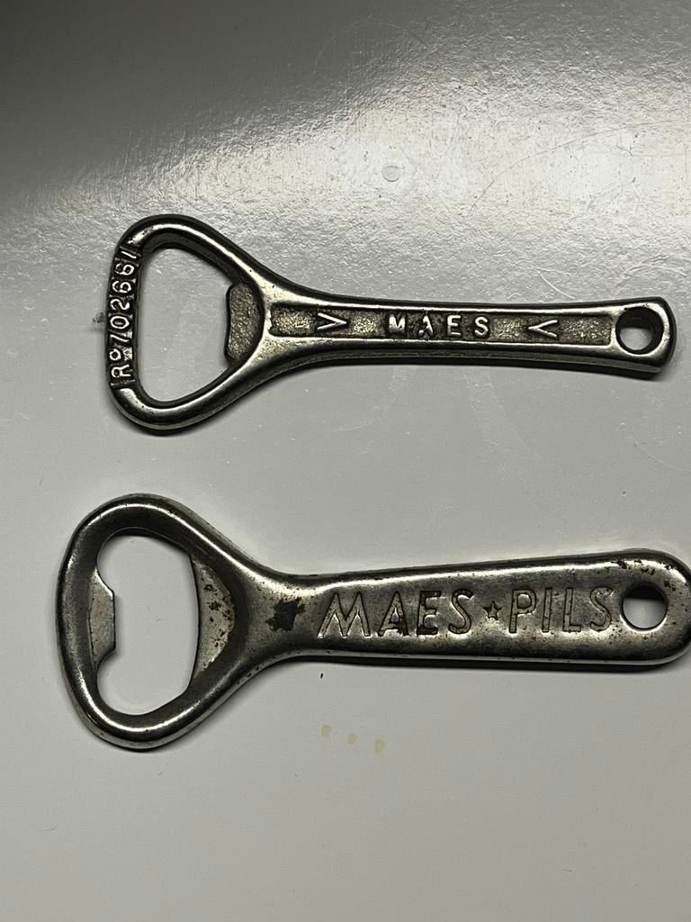 2 flessenopeners Maes Pils, Ophalen of Verzenden, Zo goed als nieuw