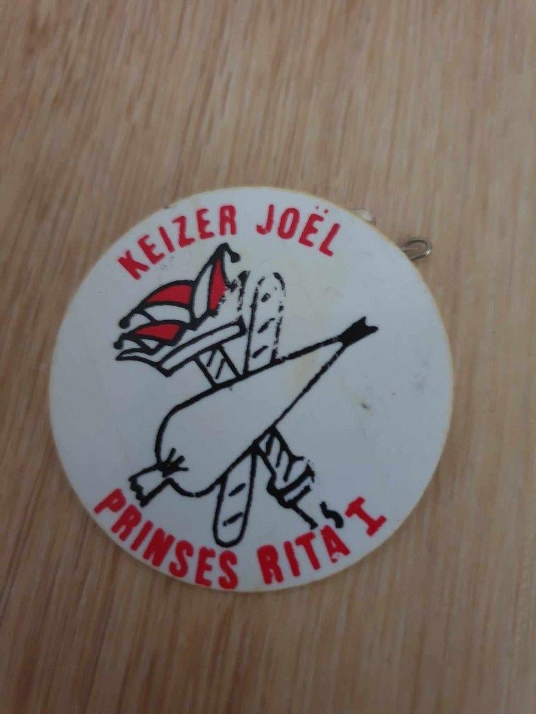 Carnaval pin Vilvoorde Keizer Jöel & Prinses Rita I, Postzegels en Munten, Penningen en Medailles, Ophalen of Verzenden