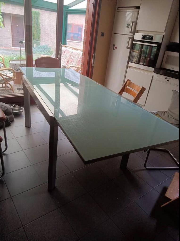 Très belle table look industriel, plateau en verre epais!, Maison & Meubles, Tables | Tables à manger, 200 cm ou plus, Verre, Enlèvement