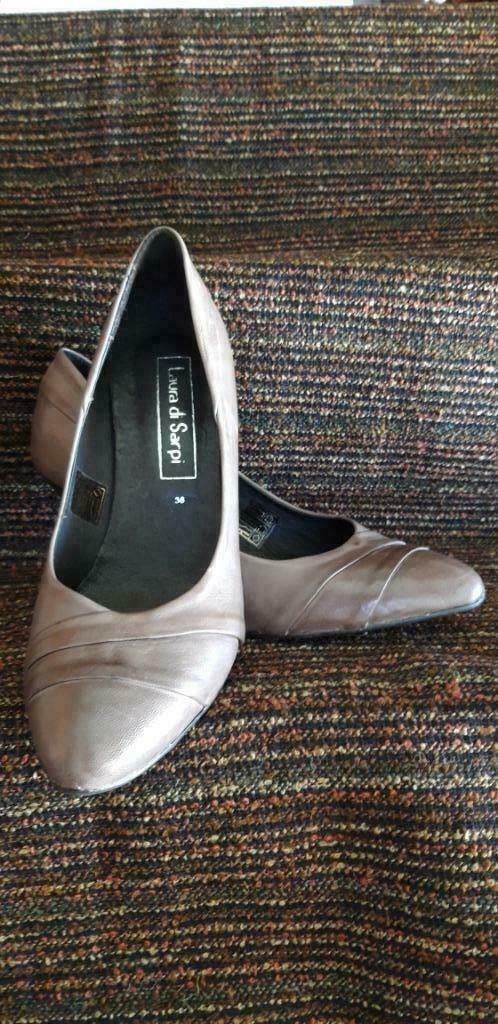 Taupe leren pumps 38, Kleding | Dames, Schoenen, Pumps, Overige kleuren, Ophalen of Verzenden, Gedragen