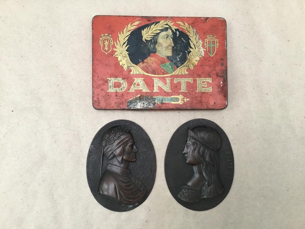 Deux médaillons bronze repoussé Dante et Béatrice avec boîte, Antiquités & Art, Enlèvement ou Envoi, Bronze