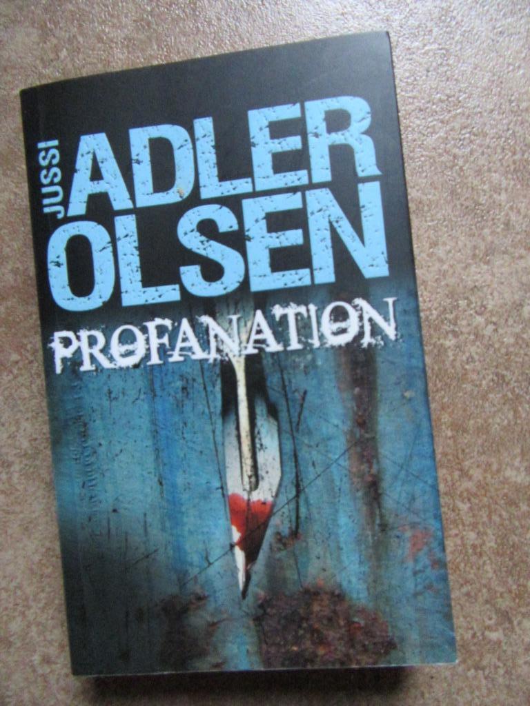 E Jussi Adler Olsen Profanation éd France Loisirs 586 pages, Enlèvement, Utilisé