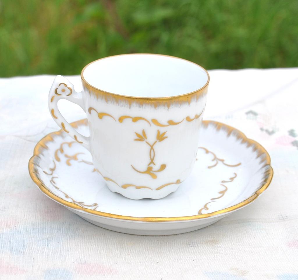 tasse avec sous tasse de collection en porcelaine, Antiquités & Art, Enlèvement ou Envoi