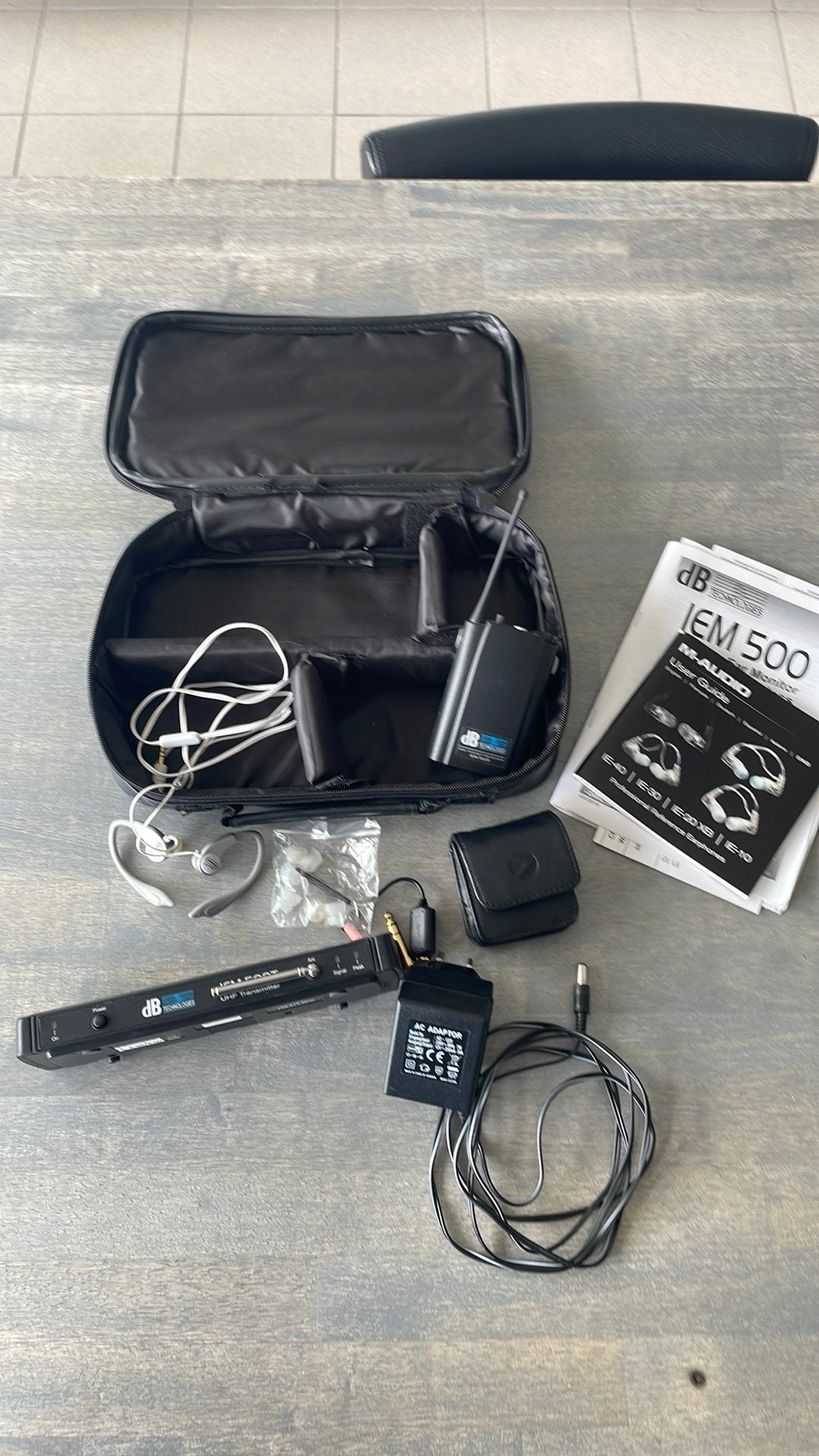 DB technologies IEM 500 retour in-ear sans fil, Muziek en Instrumenten, Ophalen, Zo goed als nieuw