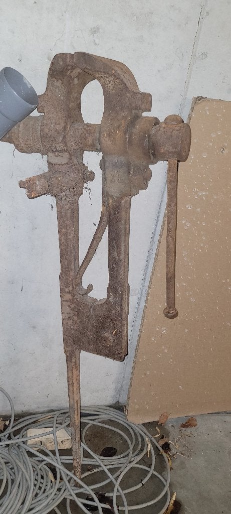Antieke staartbankschroef / smidsbankschroef, Antiek en Kunst, Antiek | Gereedschap en Instrumenten, Ophalen