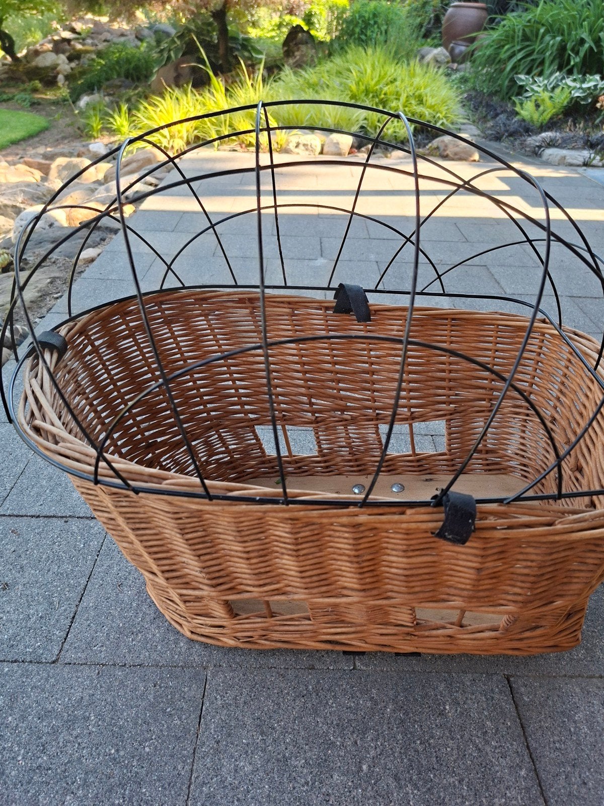 Hondenmand voor op de fiets, Ophalen