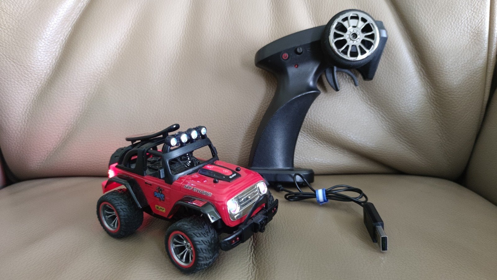 Mini-auto met afstandsbediening via USB WLTOYS, Hobby en Vrije tijd, Modelbouw | Radiografisch | Auto's, Zo goed als nieuw, Auto offroad