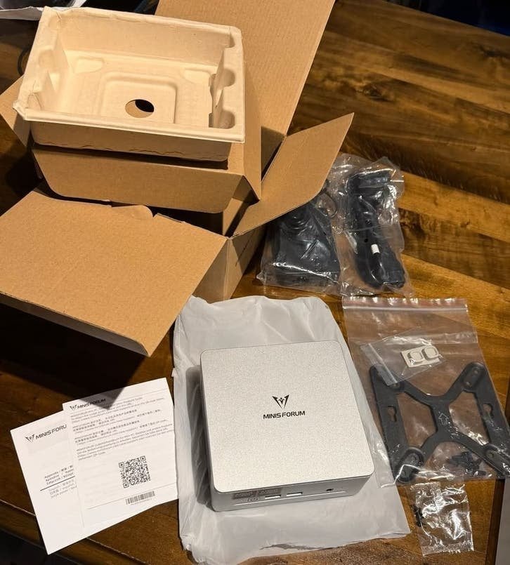 Minisforum UM880 Plus Mini PC Ryzen 7 32GB 1TB Win 11 Pro, Minisforum, Enlèvement ou Envoi, Comme neuf, 4 Ghz ou plus