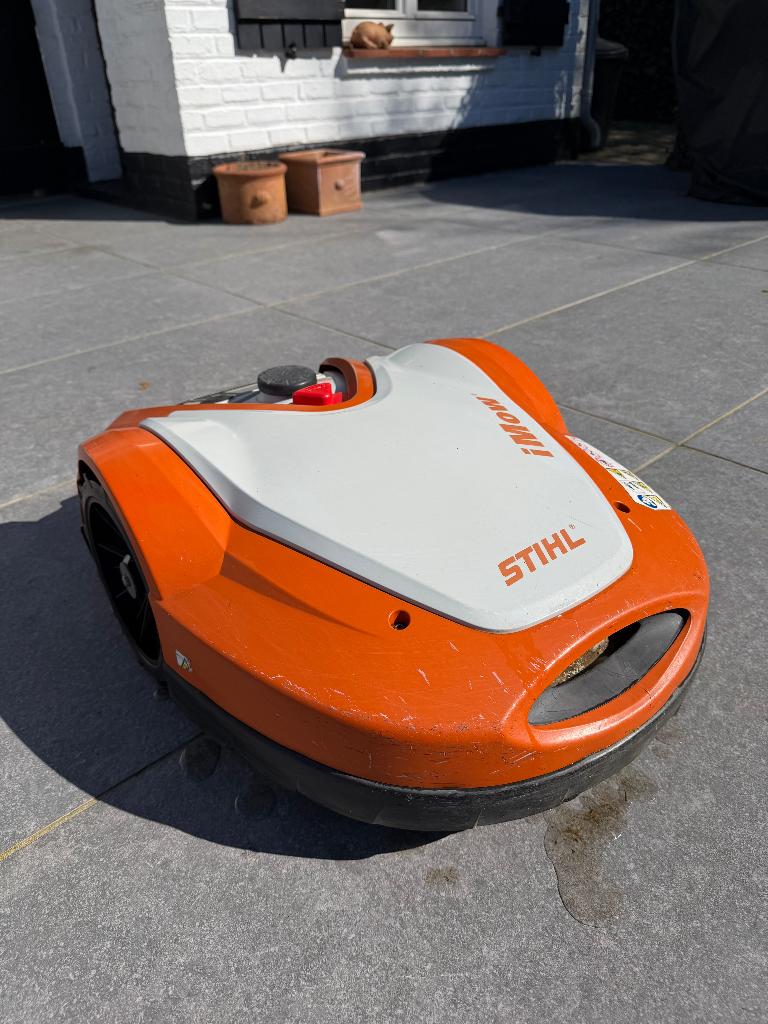 Robot tondeuse Stihl, Tuin en Terras, Robotmaaiers, Ophalen, Stihl, Gebruikt, Met regensensor
