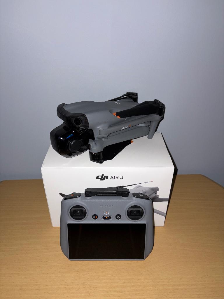 Dji air 3, TV, Hi-fi & Vidéo, Drones, Drone avec caméra, 250 à 900 g, Qualité supérieure, Comme neuf