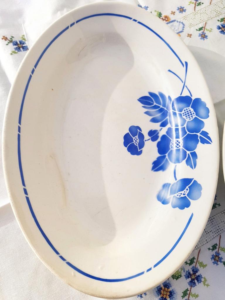 Vintage St Amand serveerbord met blauwe bloemen, Antiek en Kunst