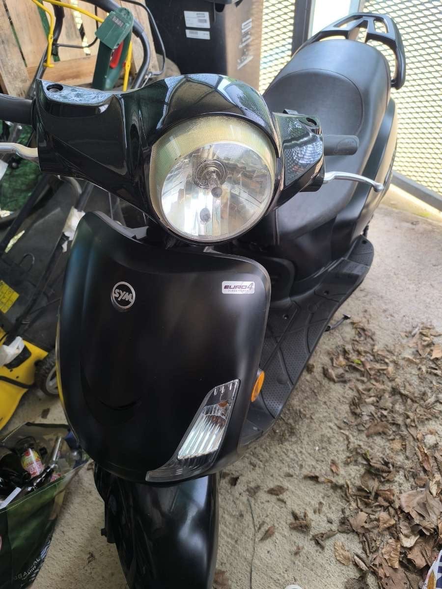 un scooter SYM Fiddle II 50 50cc 4 temps. Le badge “Euro 4”, Vélos & Vélomoteurs, Scooters | SYM, Enlèvement, Comme neuf, Fiddle