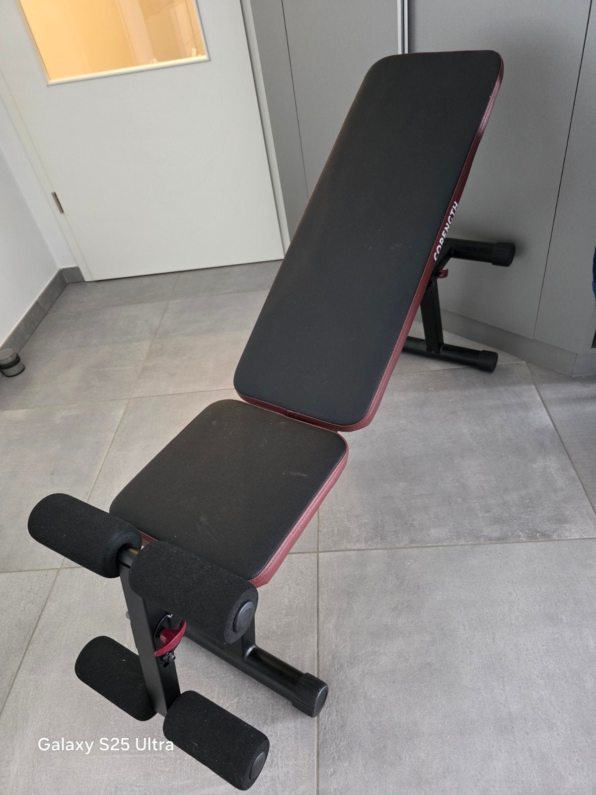 Banc musculation CORENGTH 500 pliable inclinable abdos, Enlèvement ou Envoi, Utilisé, Bras, Banc d'exercice