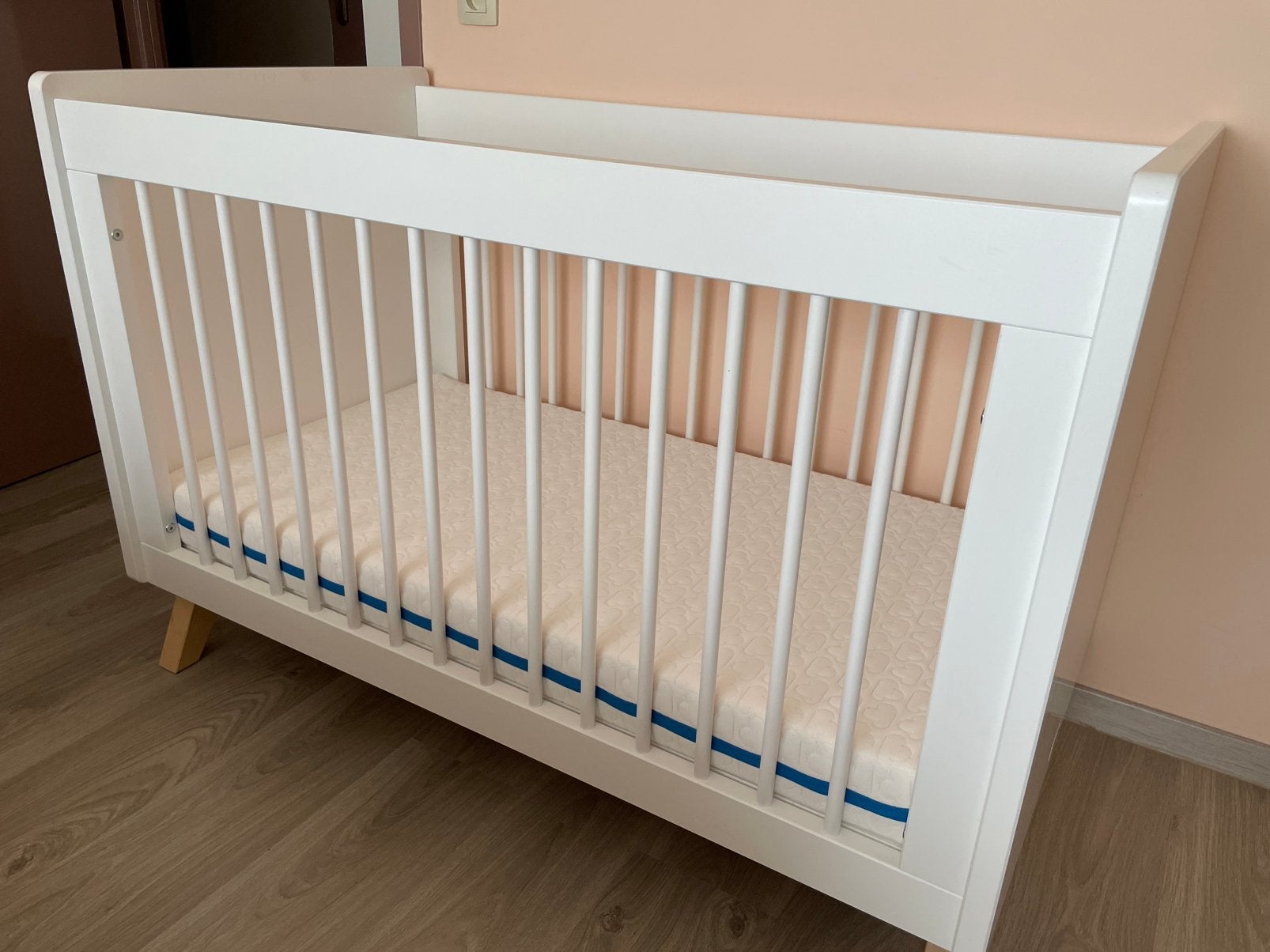 Lit bébé 60x120 Lynn de Bopita + matelas Aerosleep Évolution, Kinderen en Baby's, Kinderkamer | Complete kinderkamers, Gebruikt