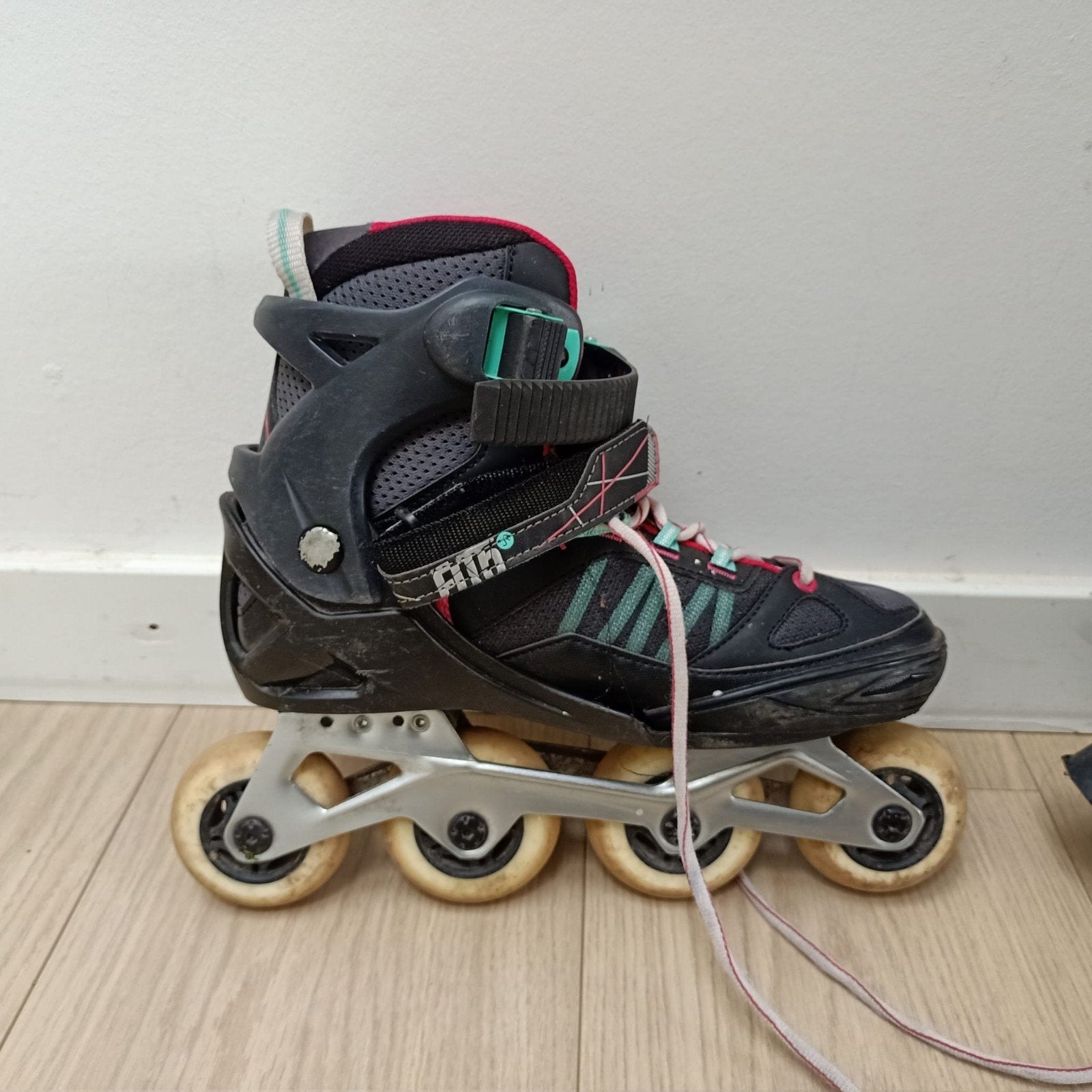 Rollerblades, Sports & Fitness, Patins à roulettes alignées, Enlèvement