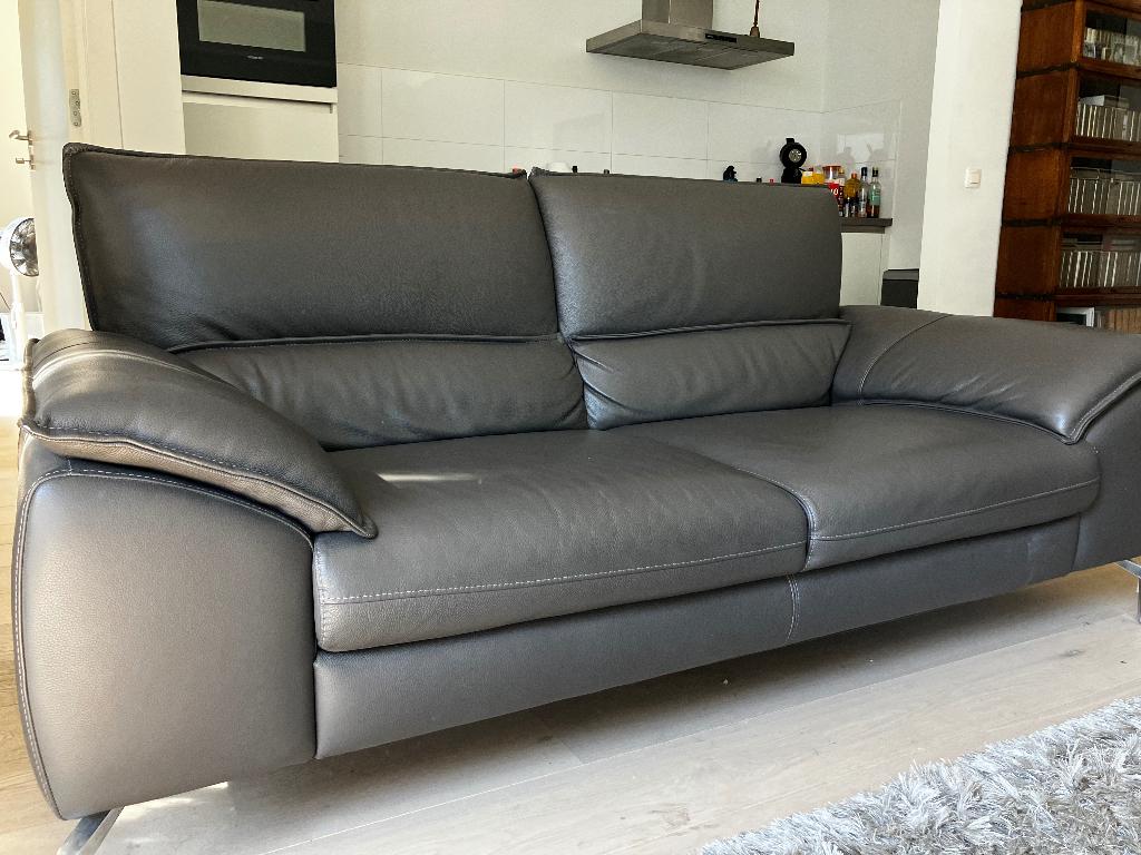 Sofa 2.5 places en cuir gris (marque Nicoletti modèle Sofia), Huis en Inrichting, Zetels | Zetels, Ophalen, 150 tot 200 cm, Tweepersoons
