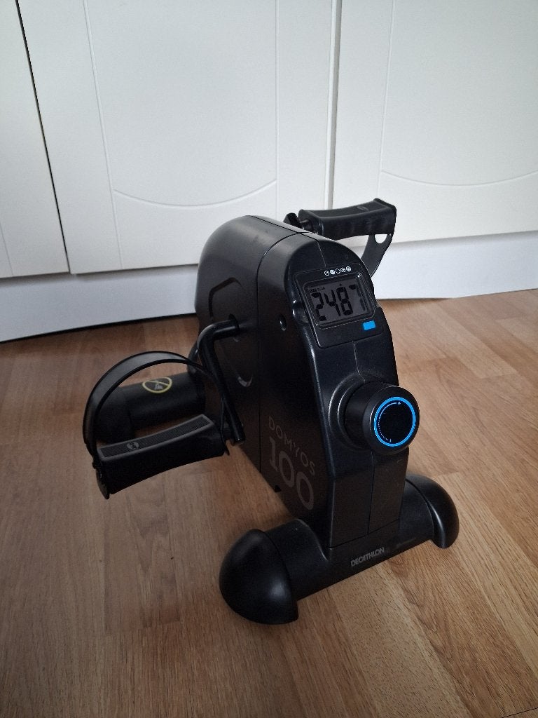 mini bike 100 van Domyos: fietsen vanop een stoel, Sport en Fitness, Ophalen, Zo goed als nieuw, Benen
