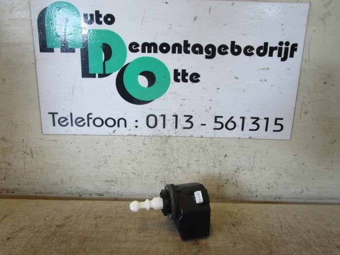 Koplampmotor van een Mercedes Sprinter (Sprinter 00-), Gebruikt, -, -, Ophalen of Verzenden