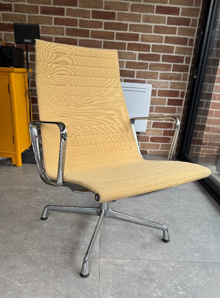 Vitra Eames Aluminum Group Geel High Back Grensstreek BE, Huis en Inrichting, Ophalen, Gebruikt, Minder dan 75 cm, Metaal