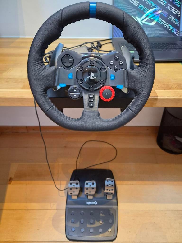 Logitech gaming stuur + pedalen, Games en Spelcomputers, Spelcomputers | Sony Consoles | Accessoires, Ophalen, Zo goed als nieuw