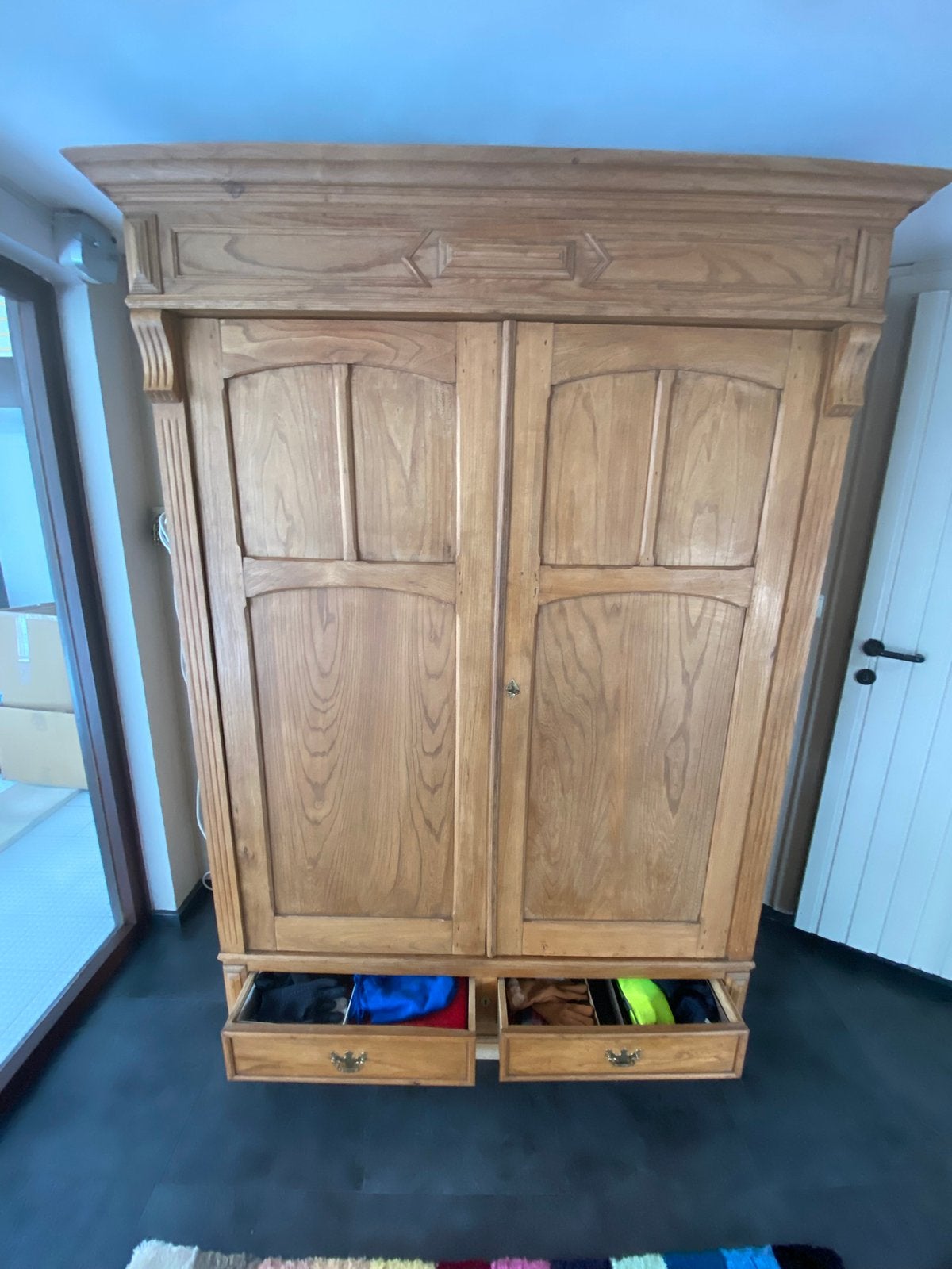 ANCIENNE ARMOIRE/PENDERIE EN PIN 2 PORTES, Enlèvement